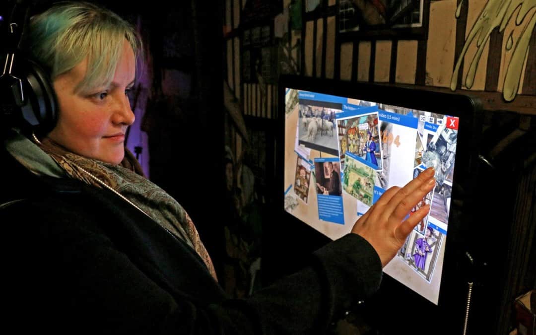 22" All-In-One Touchscreen & Museum Software – Tudor World