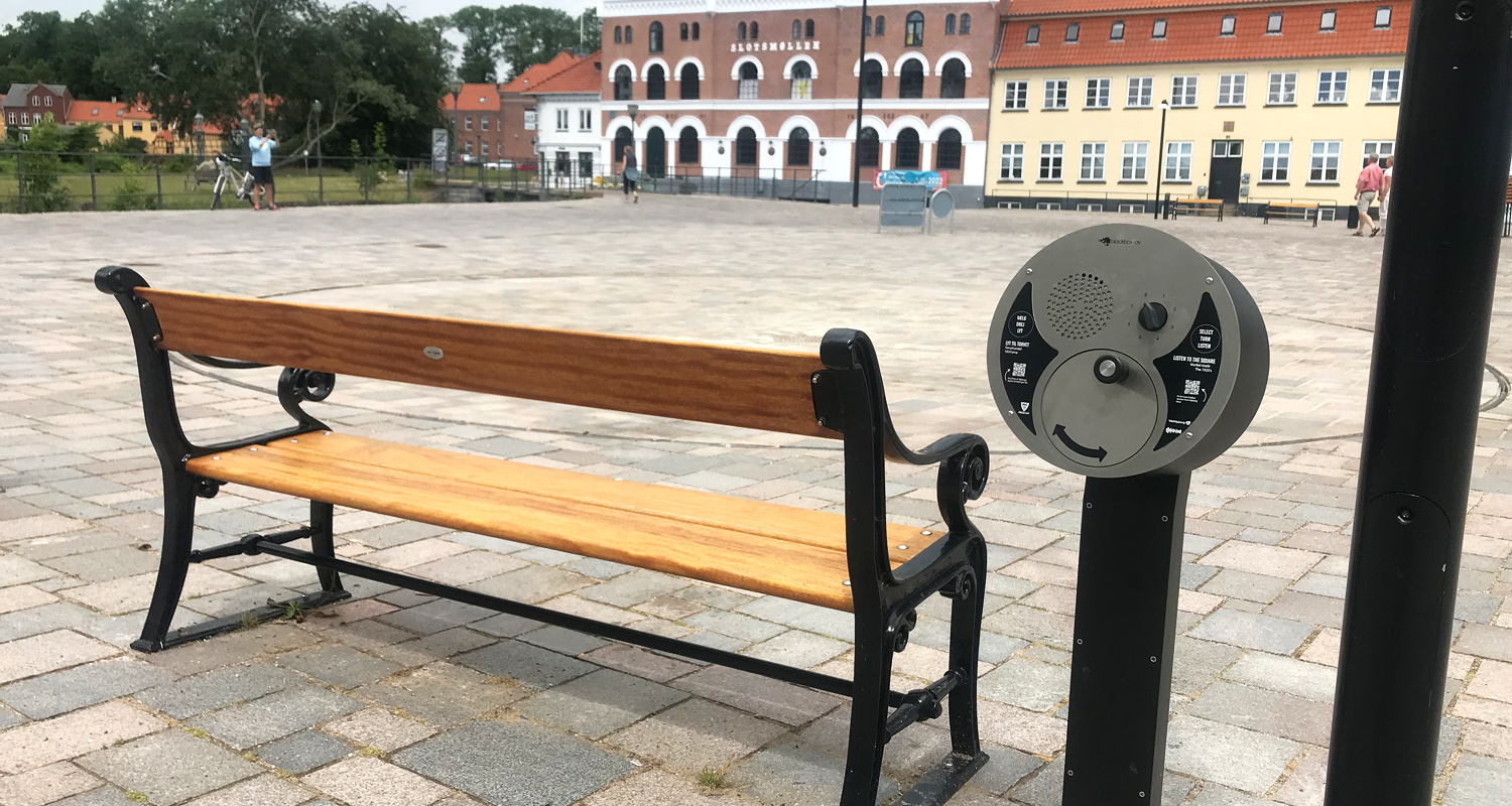 U-Turn Round near bench at Ostfyns Museer