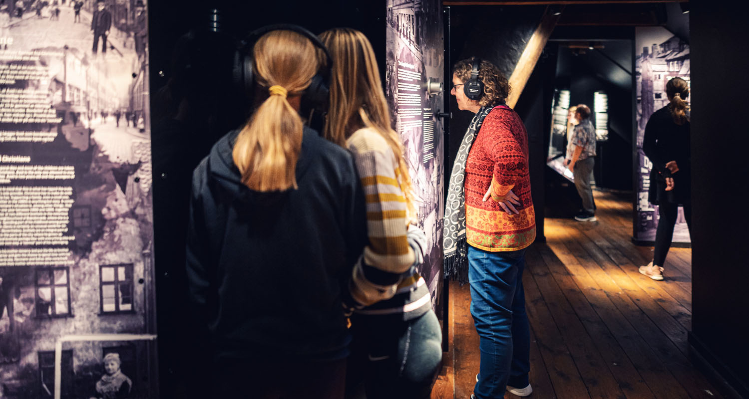 Seven Poor Children exhibit with Double Cup Headphones at Lystek Aps