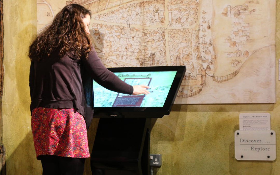 32″ Kiosk & Lightbox 3 – Hull and East Riding Museum