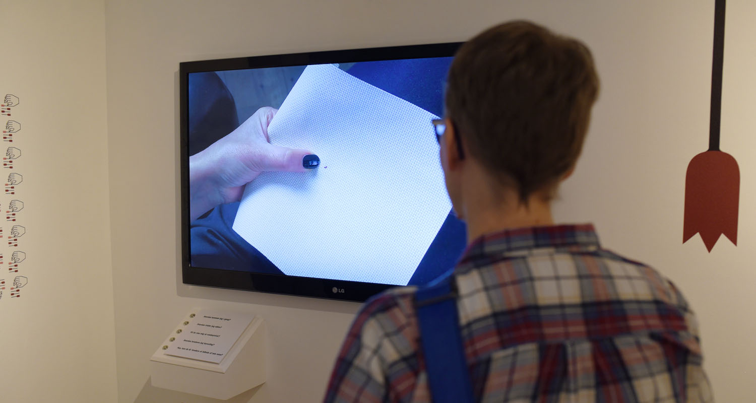 VideoClip-HD8 and buttons powering screen at Greve Museum