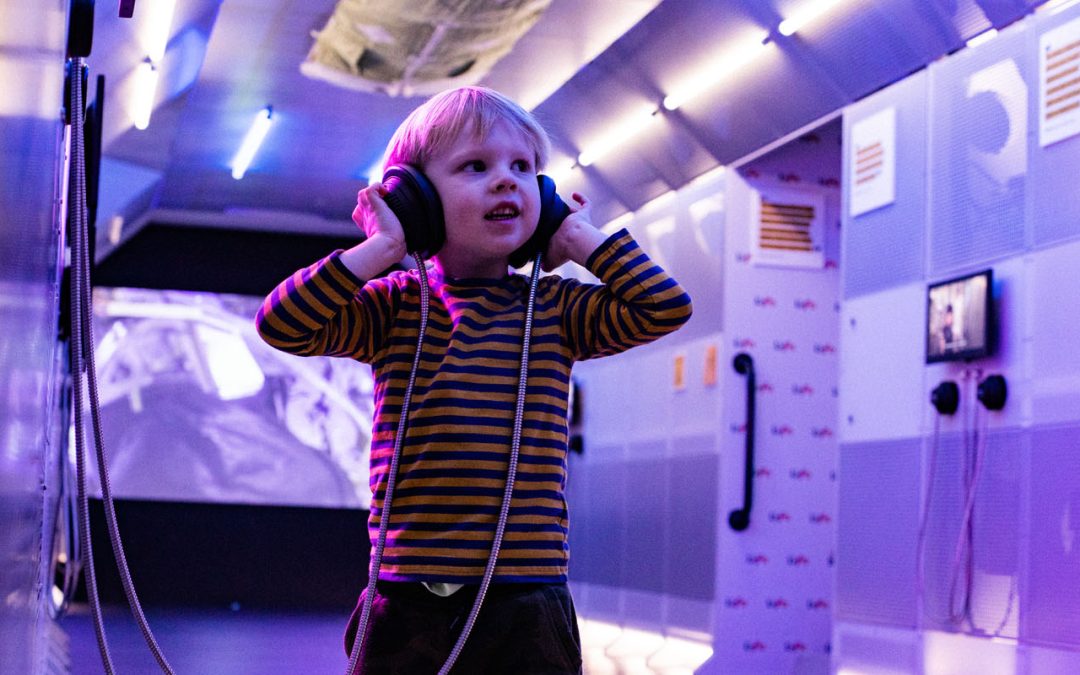 Single Cup Headphones – Life Science Centre