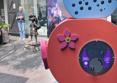 Oversized U-Turn – The Roald Dahl Museum